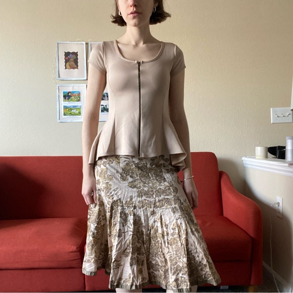 Y2K Peplum with zipper front. Nude beige color. Scuba material. Romantic. - Picture 4 of 5